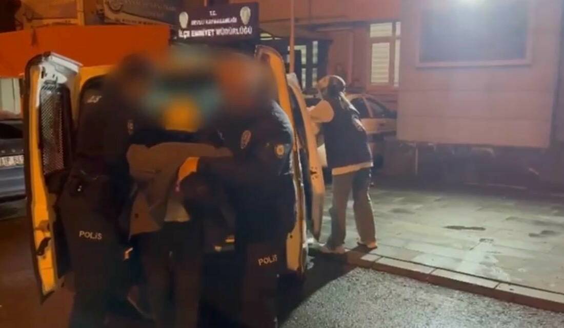 Kayseri’de polis ekipleri tarafından yapılan çalışmalar sonucunda, bir sarrafa girerek
