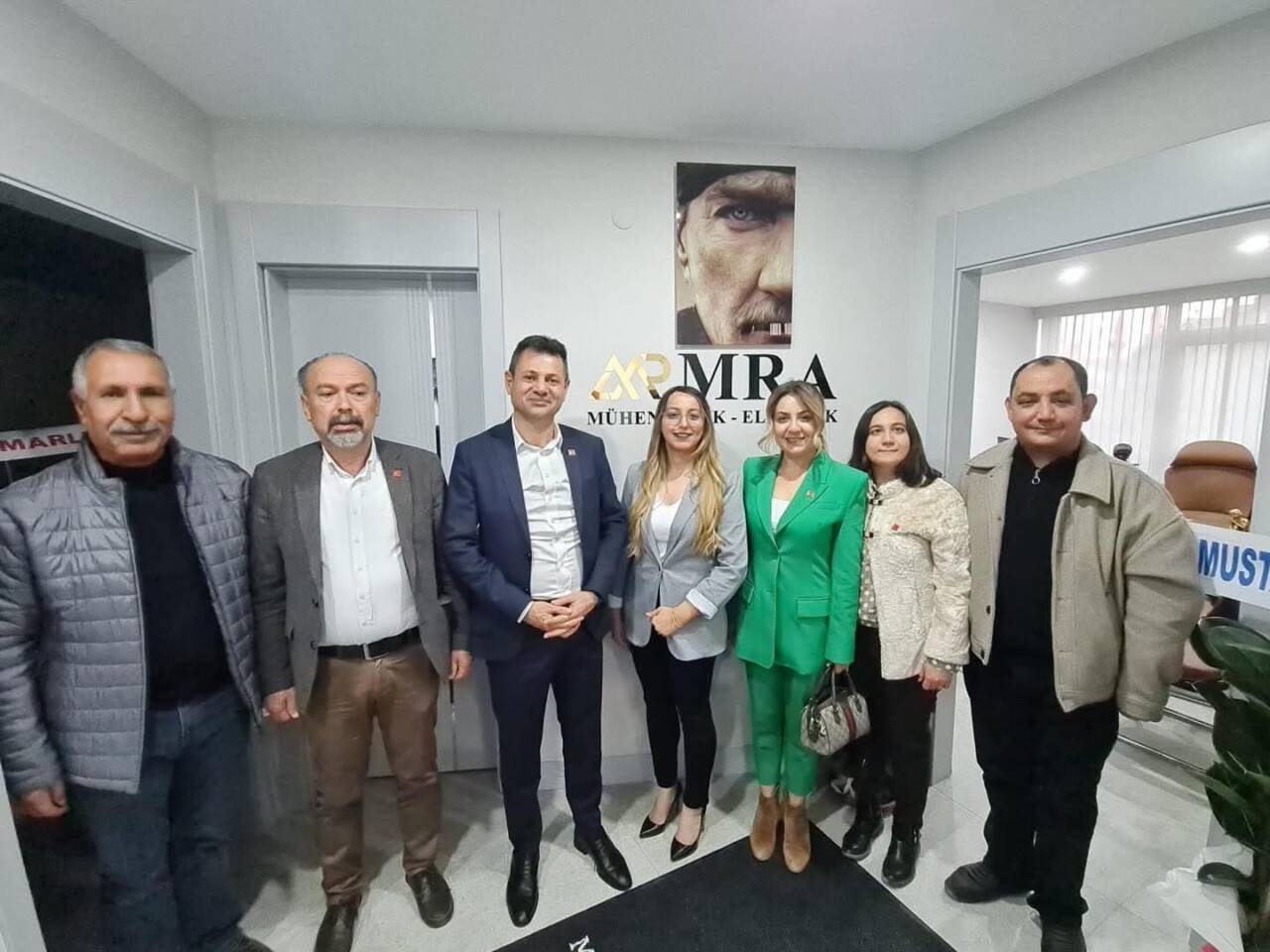 CHP Parti Meclisi üyesi Ali Abbas Ertürk ile beraberindeki il