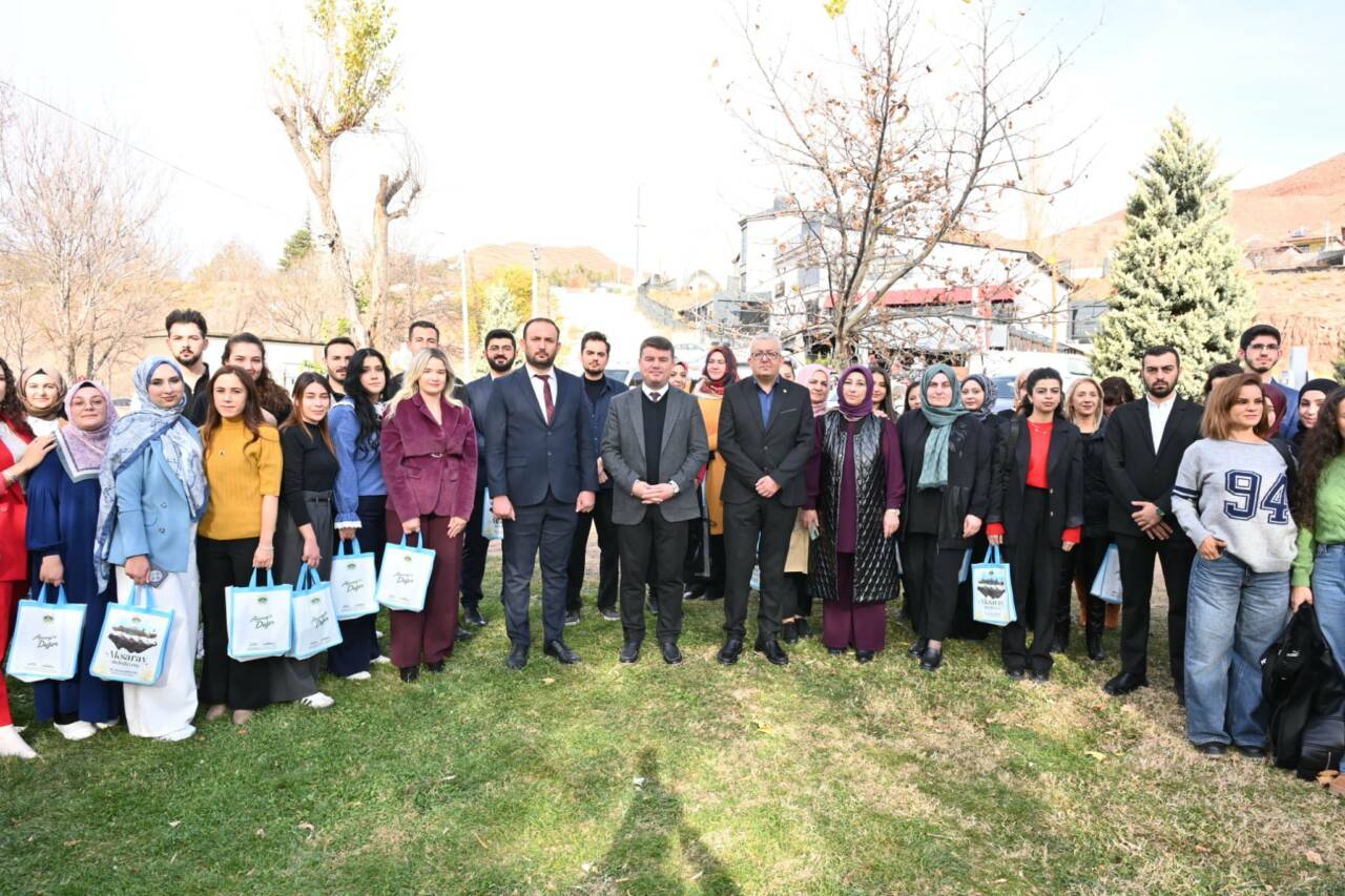 24 Kasım Öğretmenler Günü kapsamında Aksaray Belediye Başkanı Dr. Evren