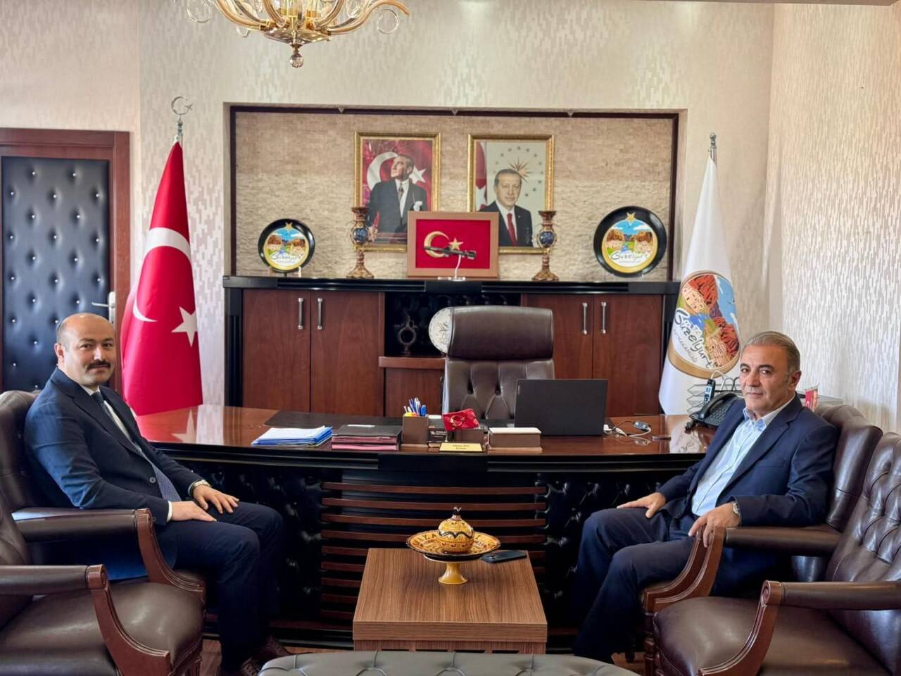 Güzelyurt Belediye Başkanı Ünal Demircioğlu, göreve yeni başlayan Kaymakam Süleyman