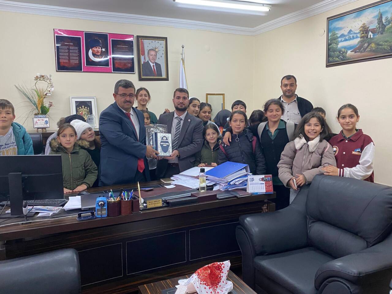 Ağaçören’de ÇEDES Projesi kapsamında “Değerlerime Sahip Çıkıyorum” kursuna katılan öğrenciler,