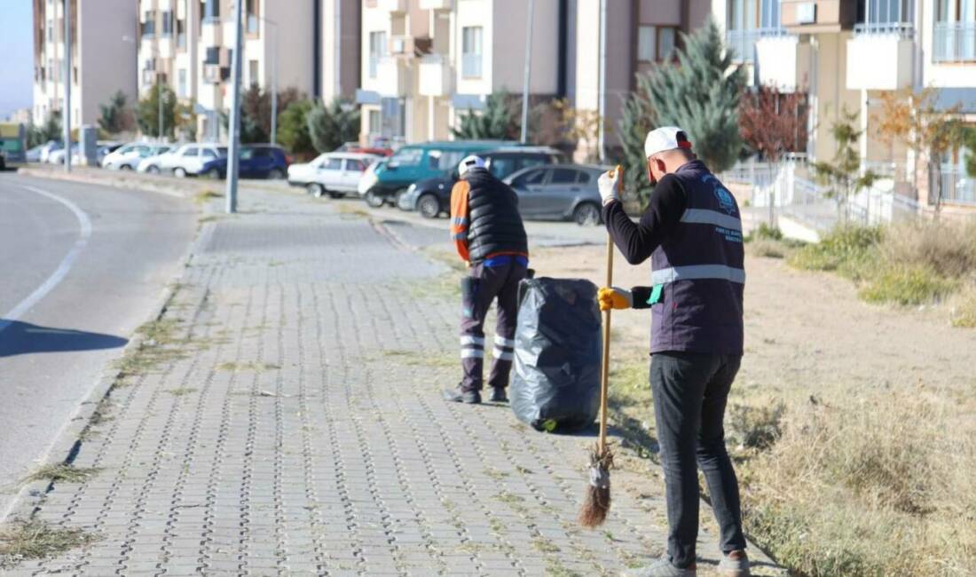 Aksaray Belediyesi, şehir genelinde yürüttüğü çevre temizliği kapsamında Cumhuriyet Mahallesinde