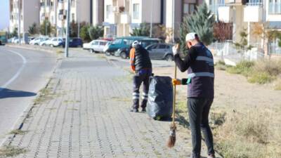 Aksaray Belediyesi, şehir genelinde yürüttüğü çevre temizliği kapsamında Cumhuriyet Mahallesinde