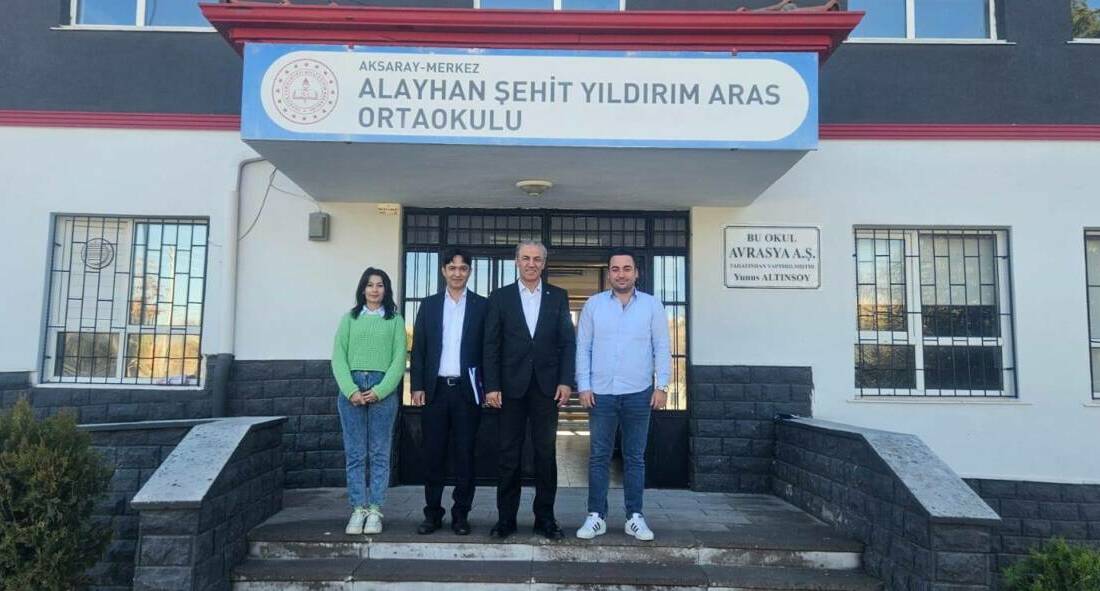 Eğitim-Bir-Sen Aksaray Şube Başkanı Murat Görmez, sendika yönetimiyle birlikte sahadaki
