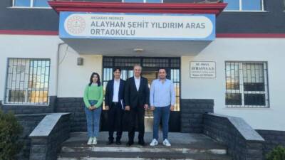 Eğitim-Bir-Sen Aksaray Şube Başkanı Murat Görmez, sendika yönetimiyle birlikte sahadaki