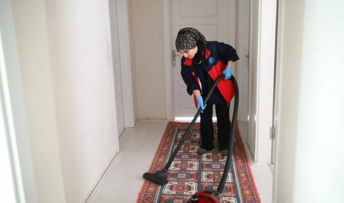 Aksaray Belediyesi, “İyilik kapıyı çalmaktır” anlayışıyla evde bakım hizmetlerini sürdürüyor.