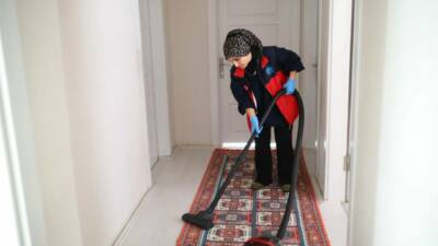 Aksaray Belediyesi, “İyilik kapıyı çalmaktır” anlayışıyla evde bakım hizmetlerini sürdürüyor.