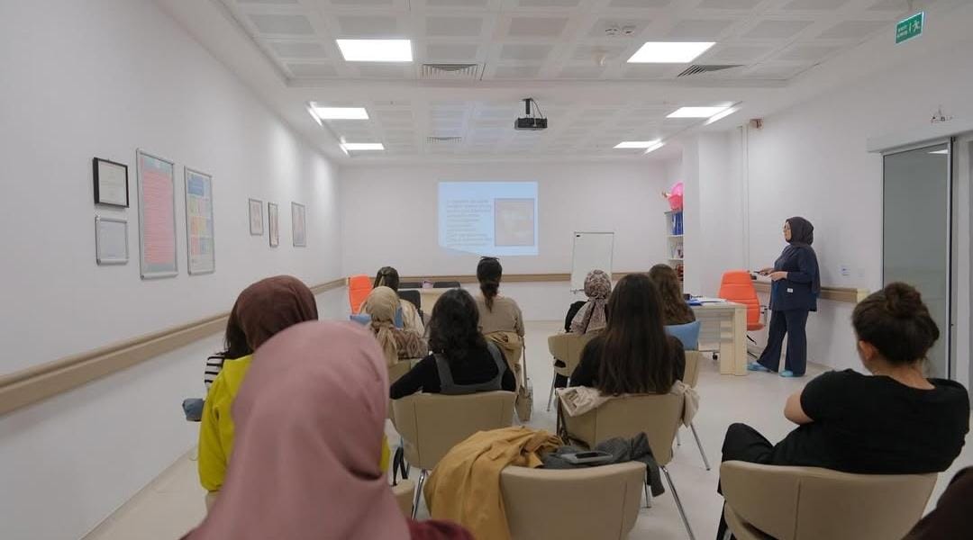 Aksaray Eğitim ve Araştırma Hastanesi’nde, anne adaylarına yönelik ağız ve