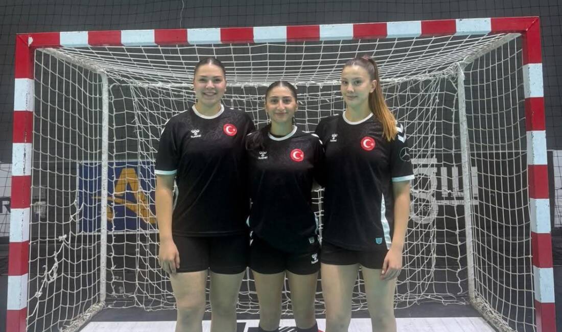 Aksaray Belediyespor Hentbol Takımı oyuncuları Ebrar Halime Kılıç, Dilek Kestek