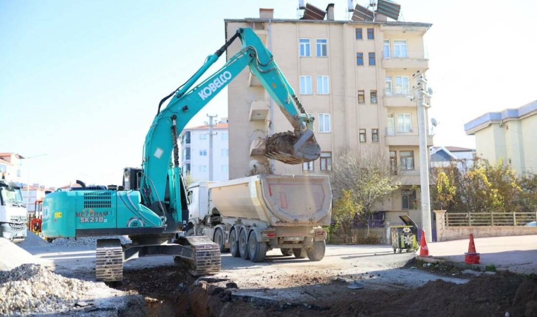 Aksaray Belediyesi, şehrin altyapısını güçlendirmek amacıyla Ereğlikapı Mahallesinde kanalizasyon hattı