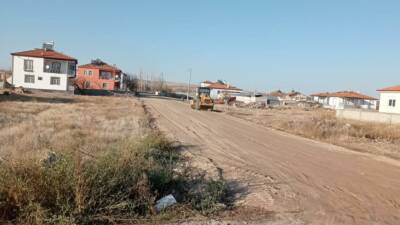 Gülağaç İlçesi’nde yol yapım ve iyileştirme çalışmaları tüm hızıyla sürüyor.