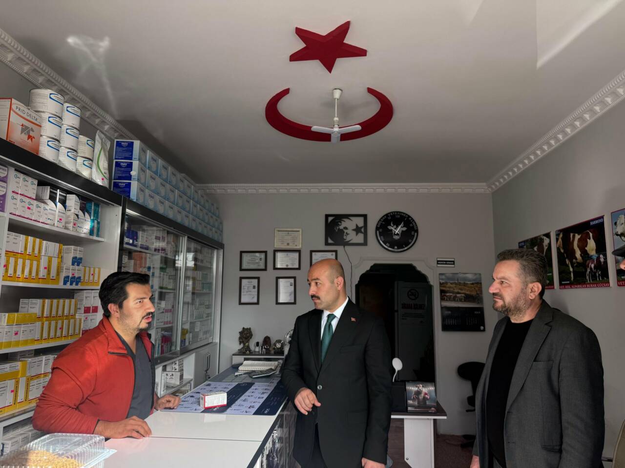 Güzelyurt Kaymakamı Süleyman Arat, ilçe genelinde esnaf ziyaretleri gerçekleştirerek vatandaşlarla