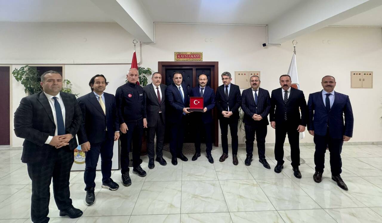 Aksaray’da kurum müdürlerinden oluşan heyet, Güzelyurt Kaymakamı Süleyman Arat’a hayırlı