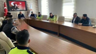 Güzelyurt Kaymakamı Süleyman Arat’ın başkanlığında ilgili kurum amirleri ve okul
