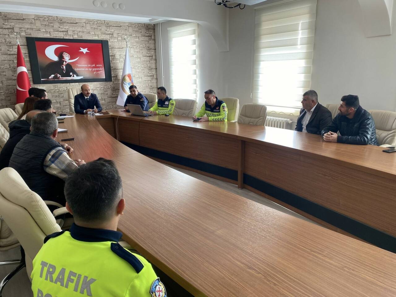 Güzelyurt Kaymakamı Süleyman Arat’ın başkanlığında ilgili kurum amirleri ve okul