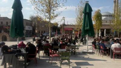 Güzelyurt Belediyesi tarafından hizmete açılan Gelveri Cafe, ilçe meydanına yeni