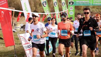 Aksaray’ın doğal güzellikleriyle ünlü Hasan Dağı eteklerinde düzenlenen Trail Koşusu,