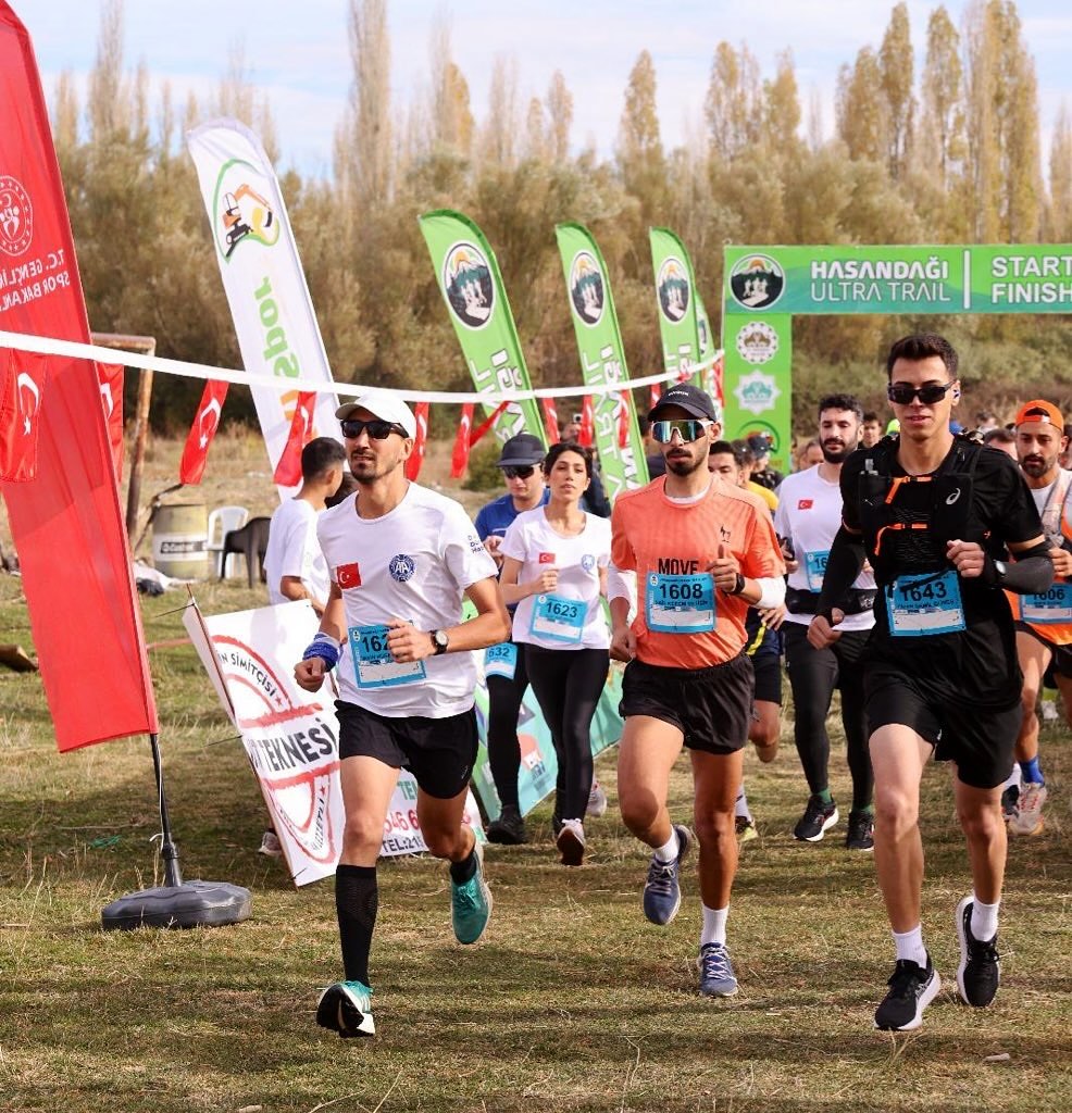 Aksaray’ın doğal güzellikleriyle ünlü Hasan Dağı eteklerinde düzenlenen Trail Koşusu,
