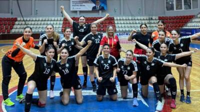 Aksaray Belediyespor Kadın Hentbol Takımı, deplasmanda İzmir BŞB’yi 30-18 mağlup
