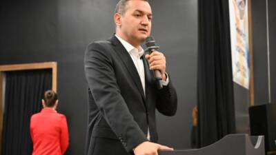 İYİ Parti Aksaray Milletvekili Turan Yaldır, 400 üniversite öğrencisine aylık