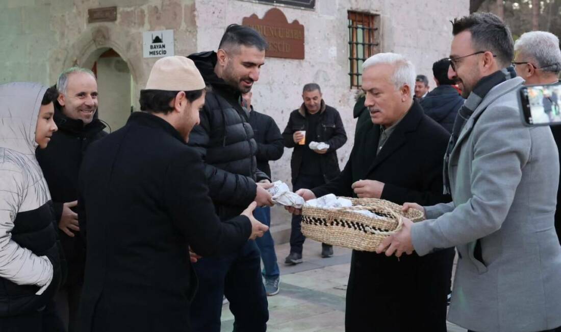 Somuncu Baba’nın 613. vefat yıldönümü dolayısıyla düzenlenen program, sabah namazı