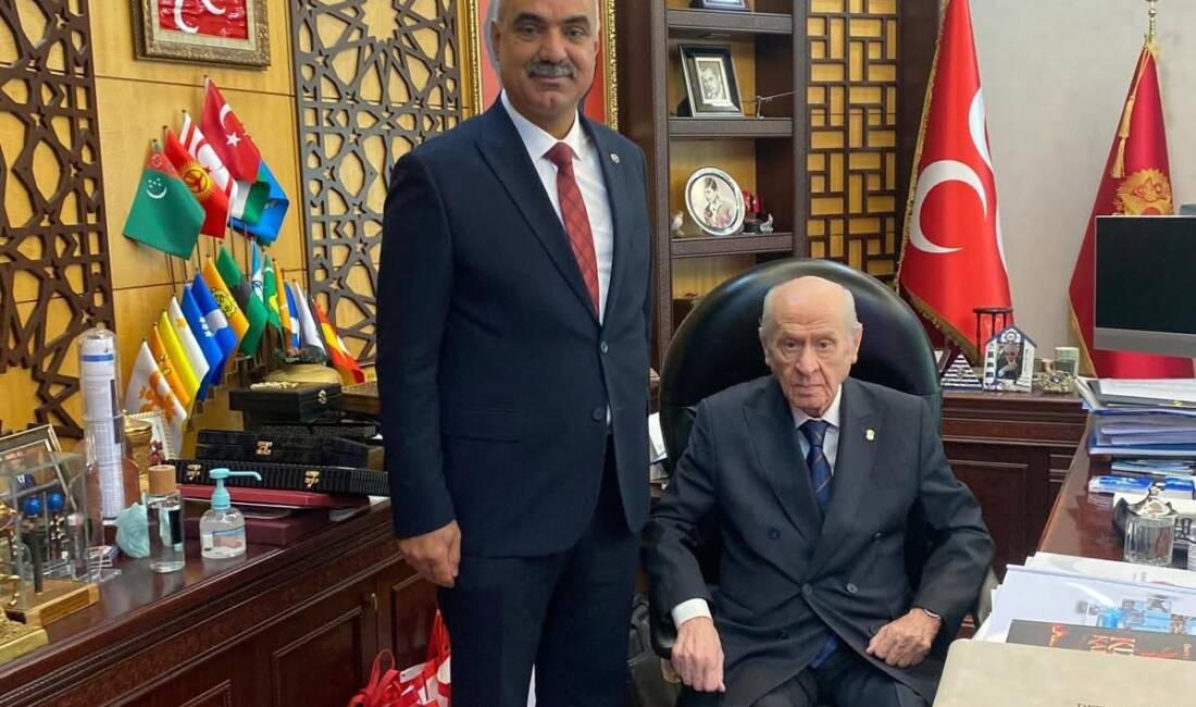 Burhanettin Karataş, MHP Genel Başkanı Devlet Bahçeli’yi makamında ziyaret ederek