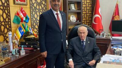 Burhanettin Karataş, MHP Genel Başkanı Devlet Bahçeli’yi makamında ziyaret ederek