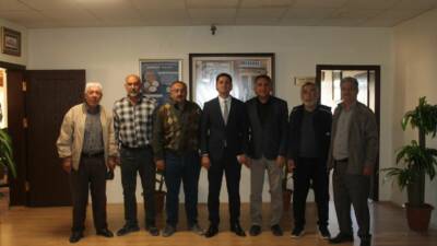 Eskil Kaymakamı Taha Soydaş, Eşmekaya Belediye Başkanı İsmail Hakkı Güneş’i