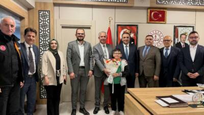 Aksaray’da 24 Kasım Öğretmenler Günü kapsamında anlamlı bir ziyaret gerçekleştirildi.