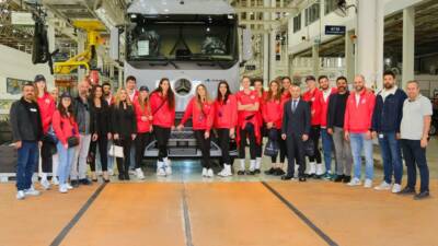 Kuzeyboru Spor ekibi, Mercedes-Benz Türk’ün davetiyle Aksaray fabrikasında üretim süreçlerini