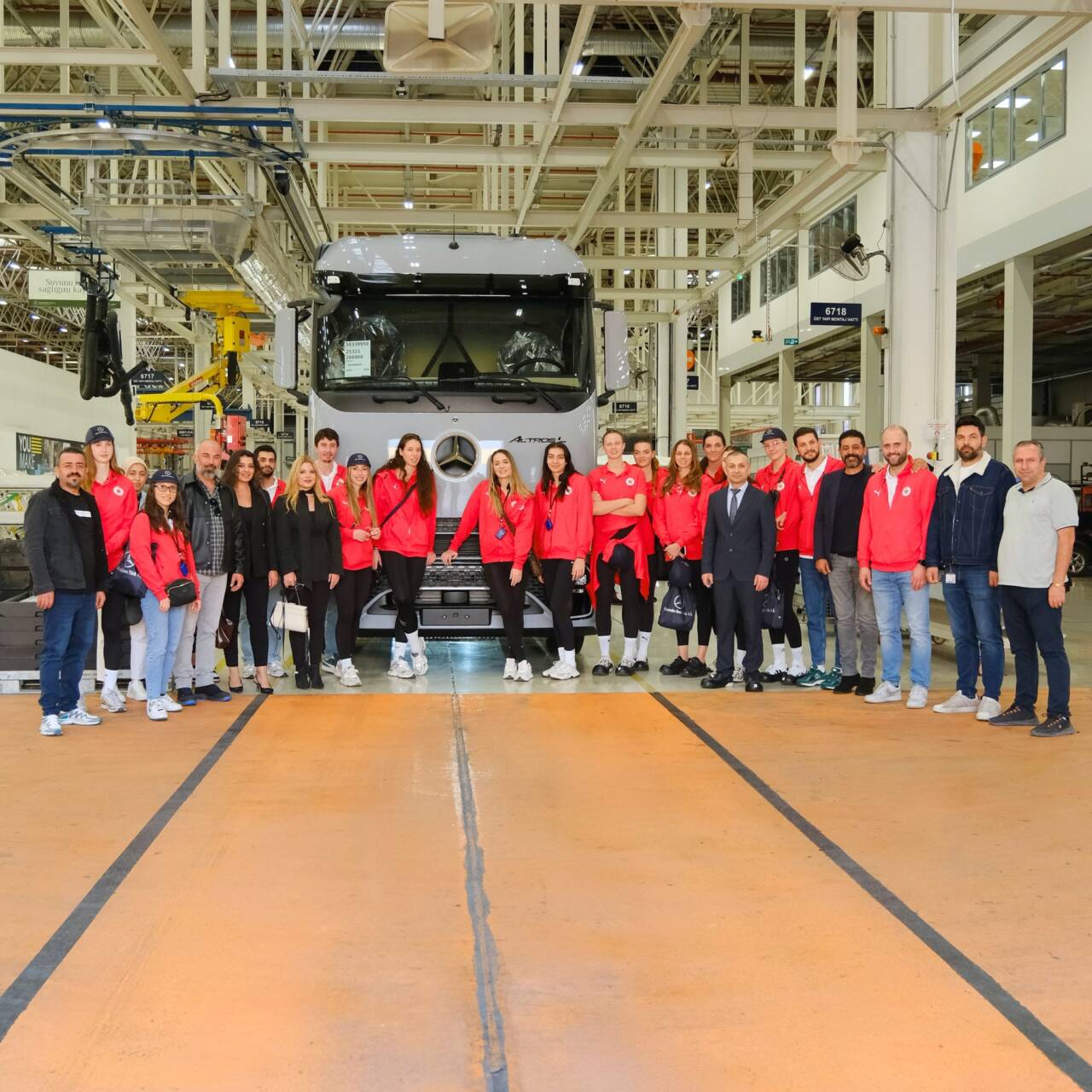 Kuzeyboru Spor ekibi, Mercedes-Benz Türk’ün davetiyle Aksaray fabrikasında üretim süreçlerini