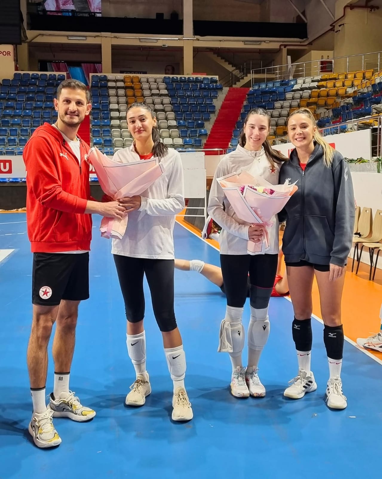 Kuzeyboru'dan oynayan iki oyuncu Ayşe Çürük ve Ege Melisa Bükmen,