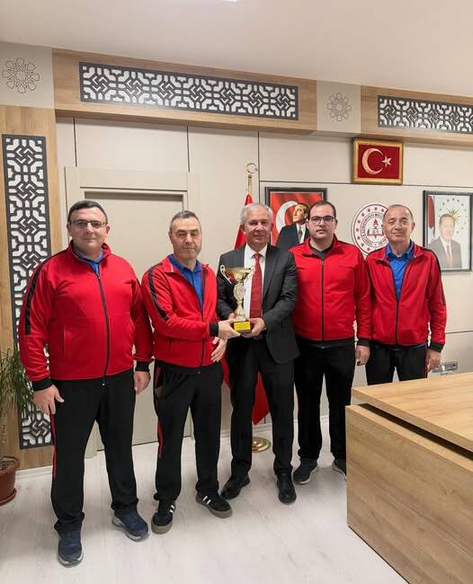 Aksaray’ı gururlandıran bir başarıya imza atan Erkek Masa Tenisi Takımı,
