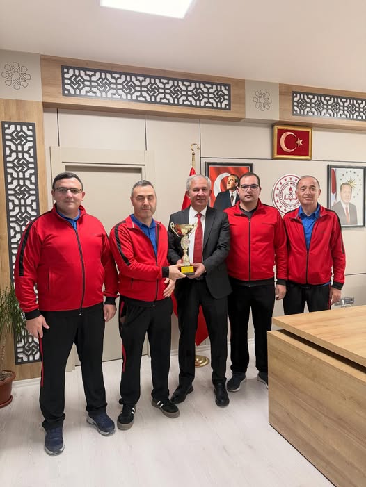 Aksaray’ı gururlandıran bir başarıya imza atan Erkek Masa Tenisi Takımı,