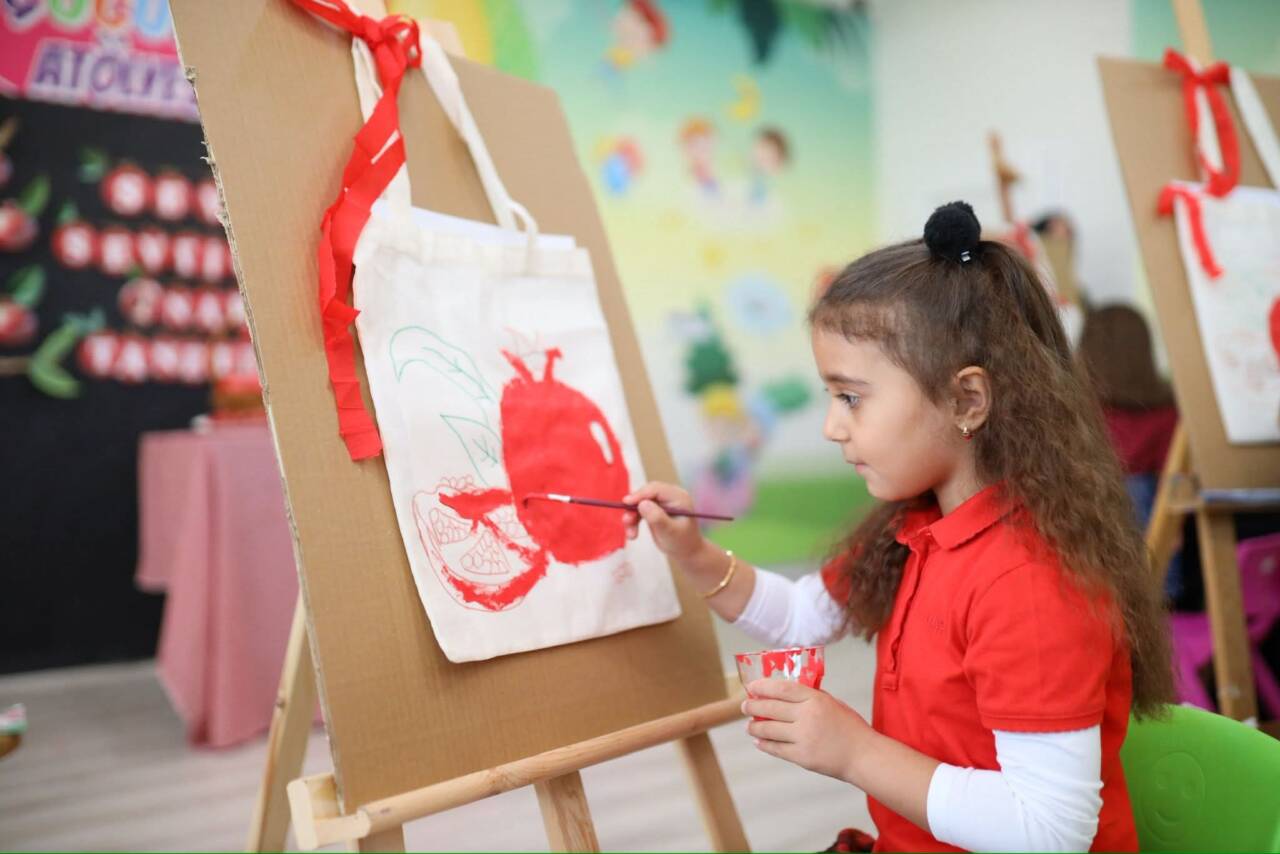 Aksaray Belediyesi, kadın ve çocukların katılımıyla düzenlenen nar etkinliğinde sevgi