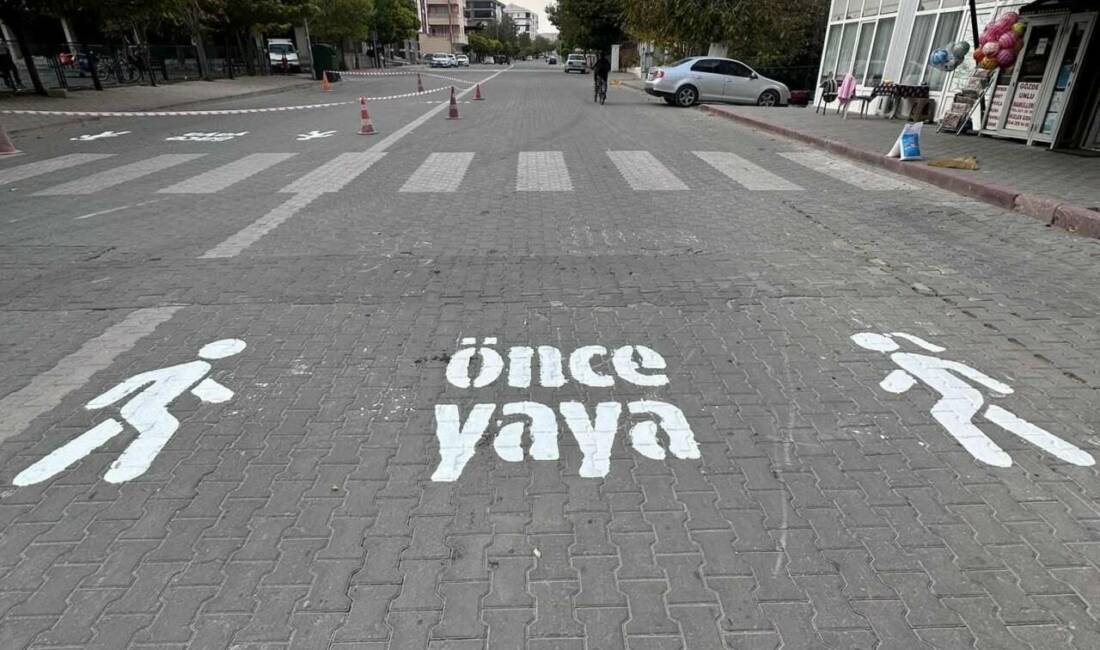 Ortaköy Belediyesi, ilçe genelinde yaya geçitlerindeki “Önce Yaya” işaretlerini yenileyerek