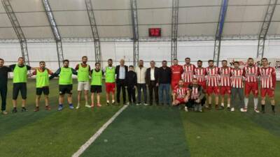 Aksaray Sağlık-Sen Şubesi tarafından düzenlenen halı saha futbol turnuvasında yarı
