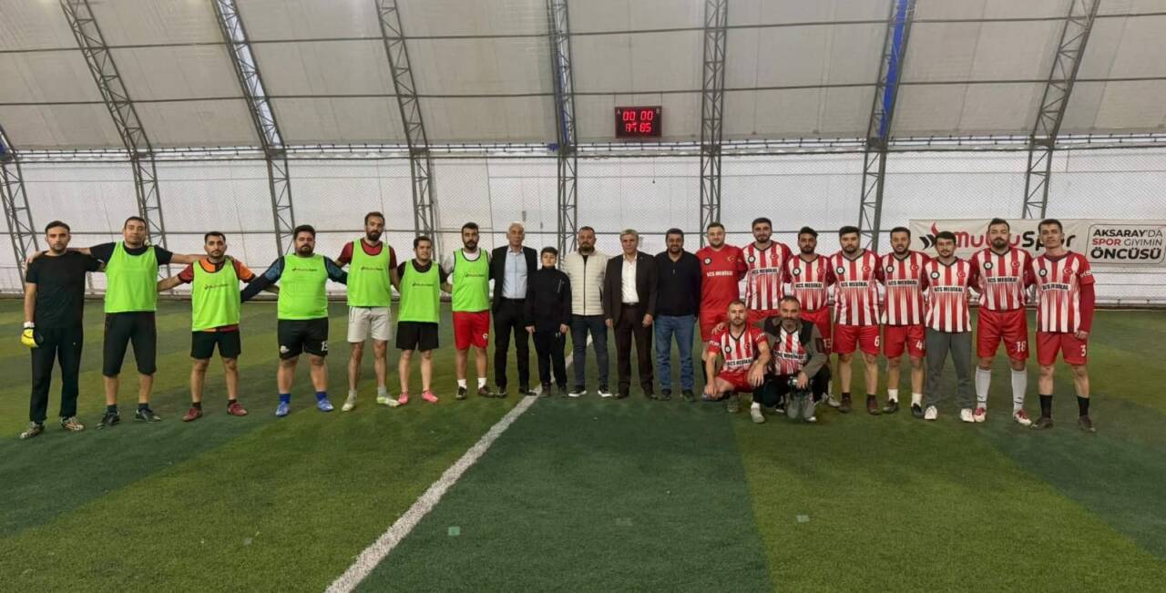 Aksaray Sağlık-Sen Şubesi tarafından düzenlenen halı saha futbol turnuvasında yarı