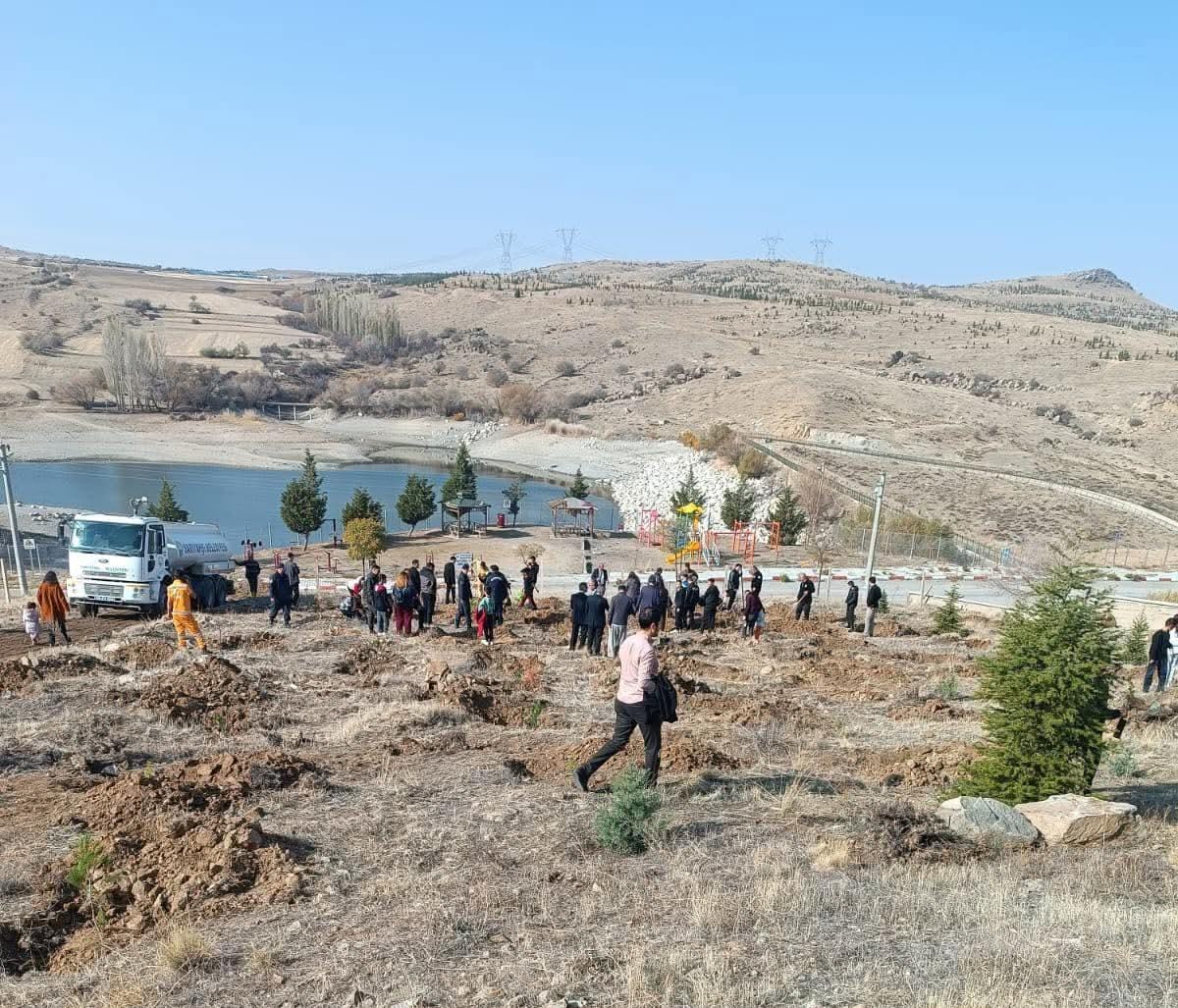 Sarıyahşi’de 11 Kasım Milli Ağaçlandırma Günü kapsamında düzenlenen etkinlikte Belediye