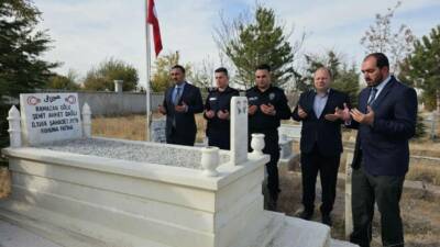 Sultanhanı Kaymakamı Bilal Göksun, kurum müdürleriyle birlikte şehit Ahmet Dağlı’nın
