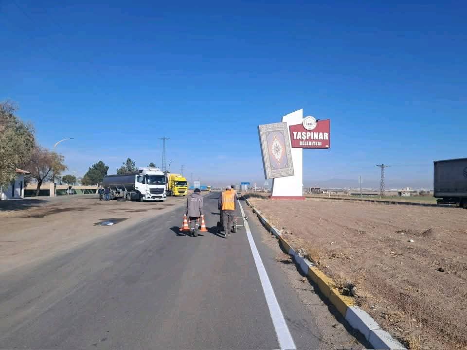 Taşpınar’da yol çizgi çalışmaları, Valilik talimatı ve OSB yönetiminin katkılarıyla