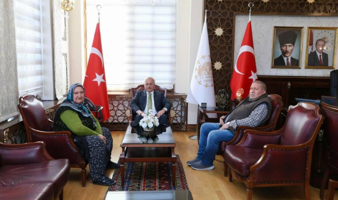 Aksaray Valisi Mehmet Ali Kumbuzoğlu, şehit Mustafa Keser’in annesi Durdu