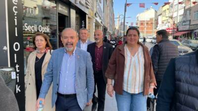 CHP İl Başkanı Bilal Özdemir ve yönetimi, Aksaray çarşı merkezinde