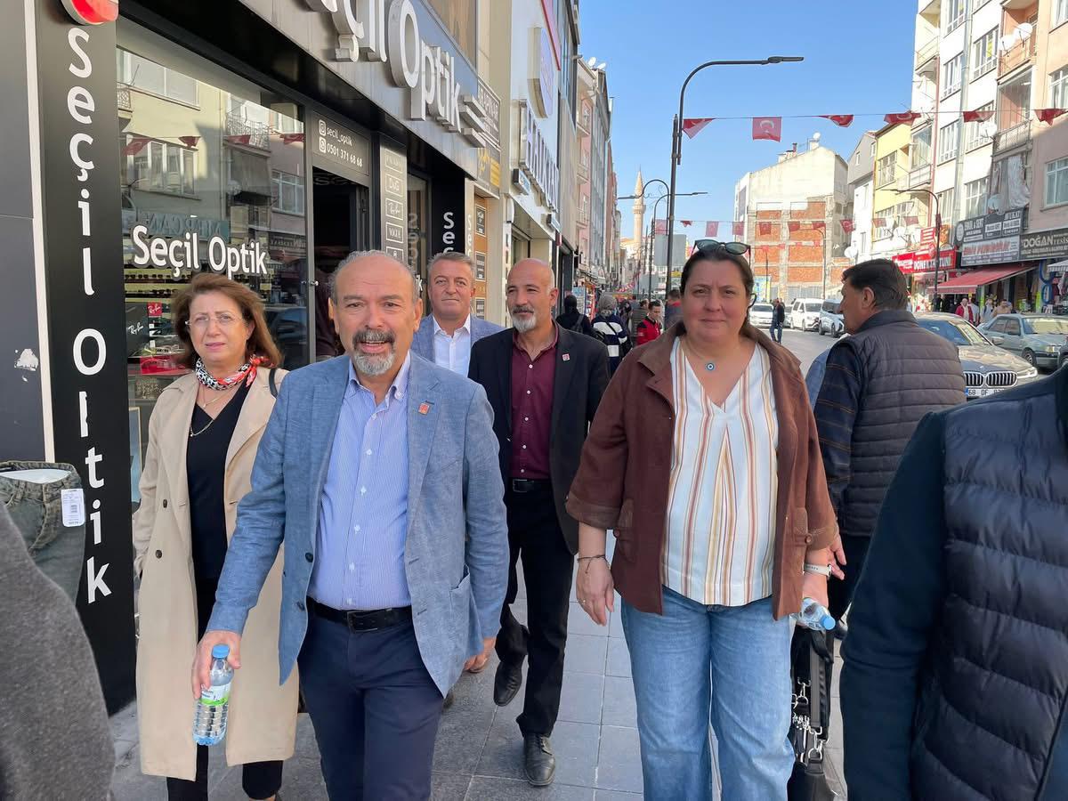 CHP İl Başkanı Bilal Özdemir ve yönetimi, Aksaray çarşı merkezinde