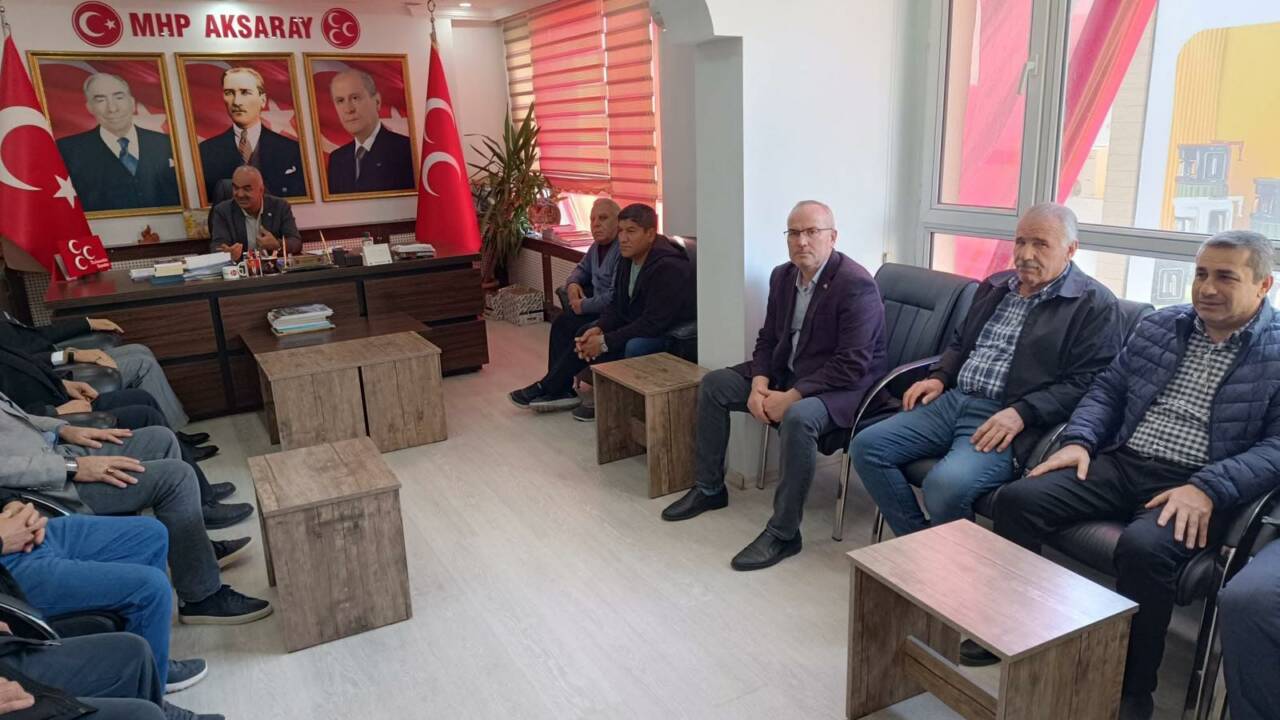 Karataş ve yönetimi, cuma namazı sonrası teşkilatta vatandaşların taleplerini dinleyerek