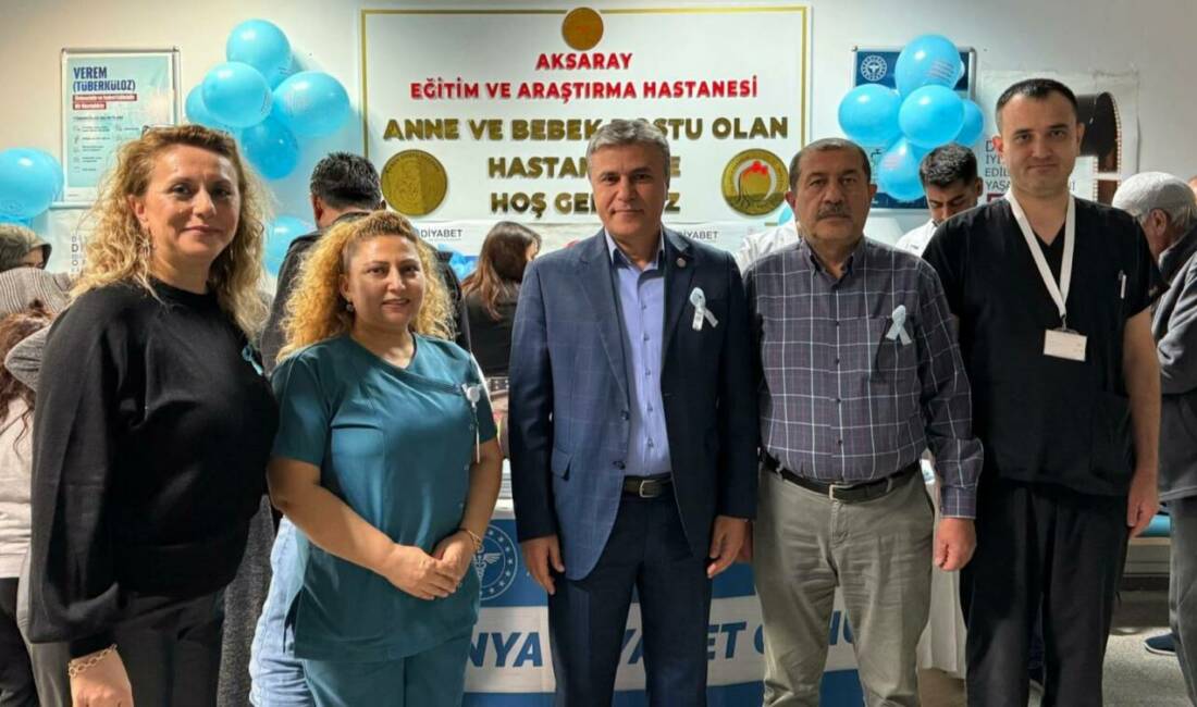 Rıfat Kaya, hastanede kurulan bilgilendirme standını ziyaret ederek sağlık çalışanlarına