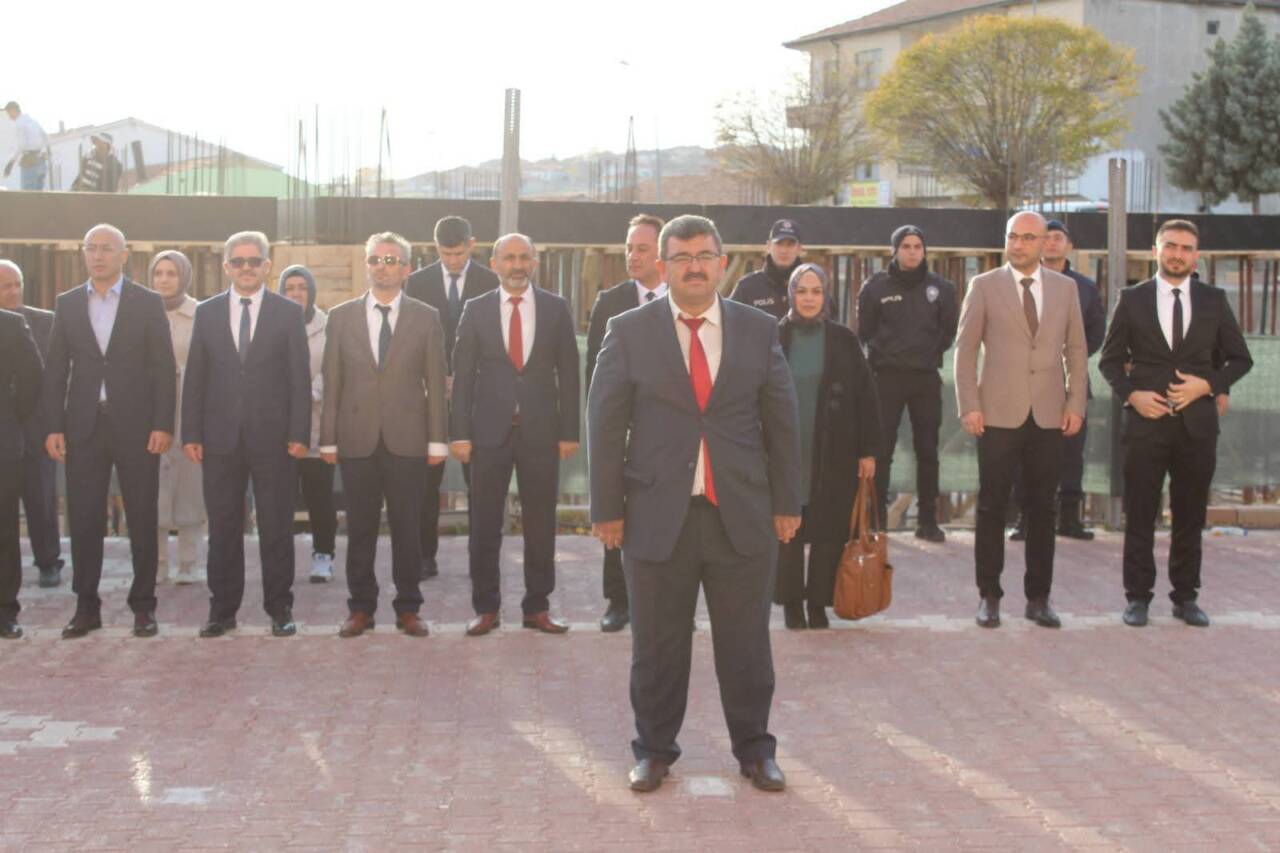 Ağaçören’de 24 Kasım Öğretmenler Günü, ilçe merkezindeki Atatürk Anıtı’nda düzenlenen