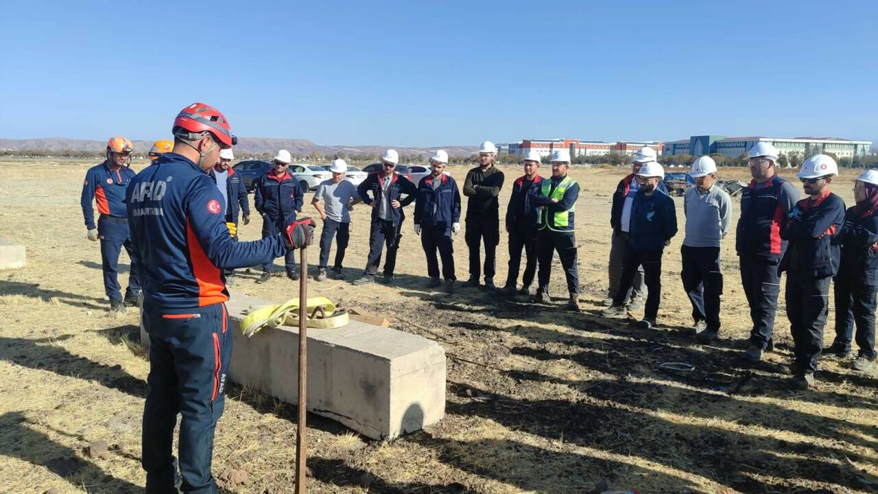 Aksaray AFAD İl Müdürlüğü eğitmenleri, afet bilincini artırmak ve kurumsal