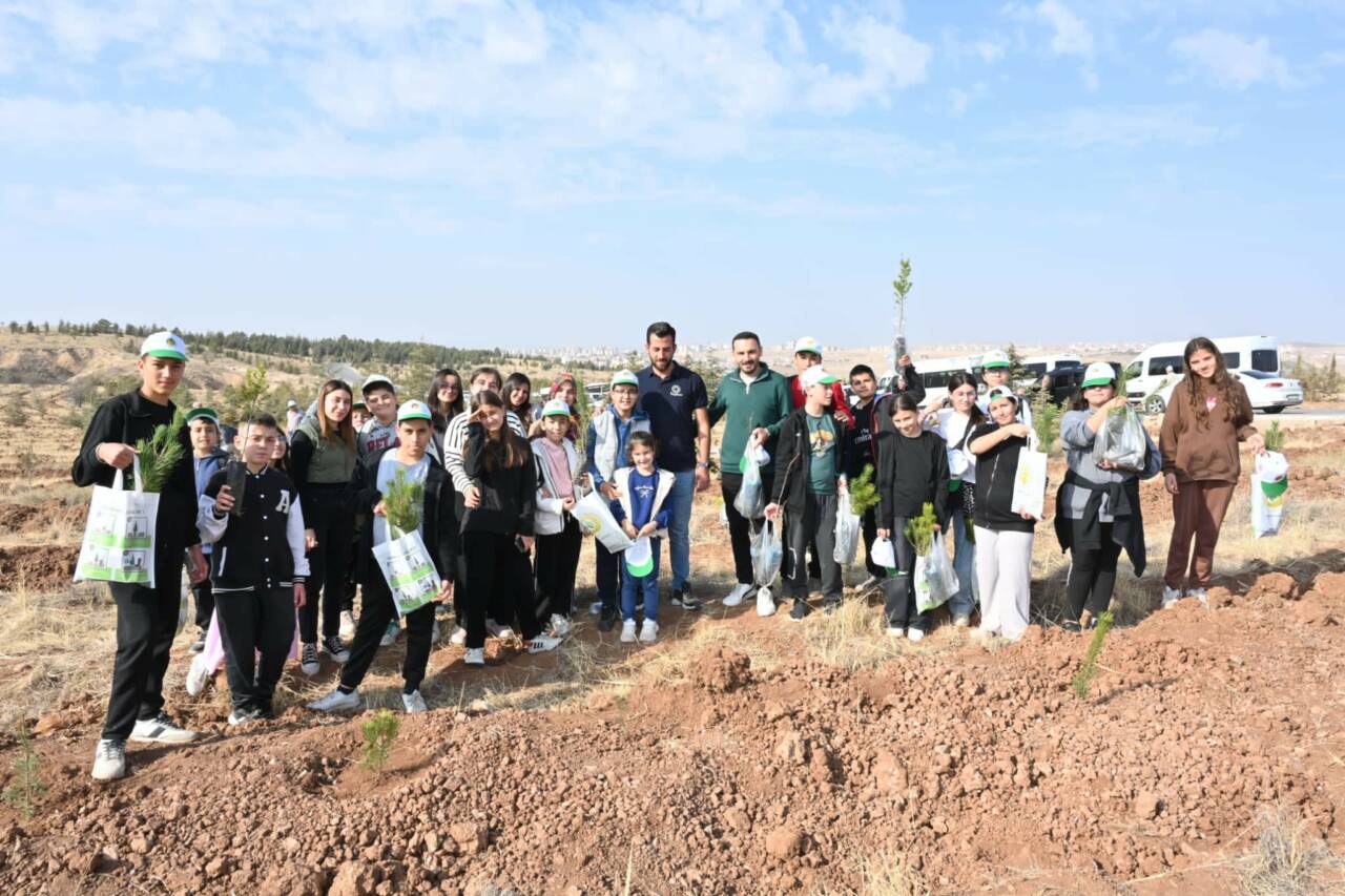 Belediye Başkanı Evren Dinçer, 220 binden fazla fidanla Yeşil Aksaray