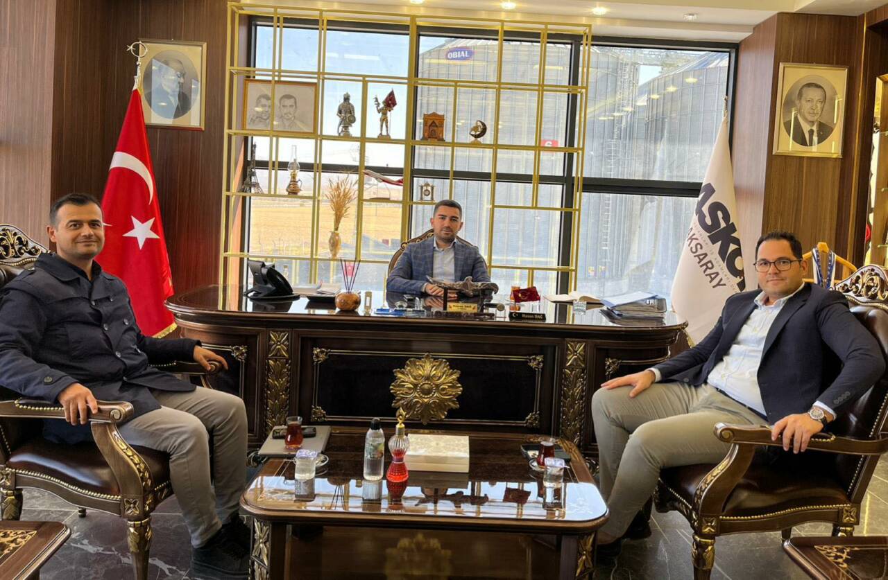 Garanti Bankası Aksaray Şube Müdürü Tolga Öztol ve beraberindeki Onur